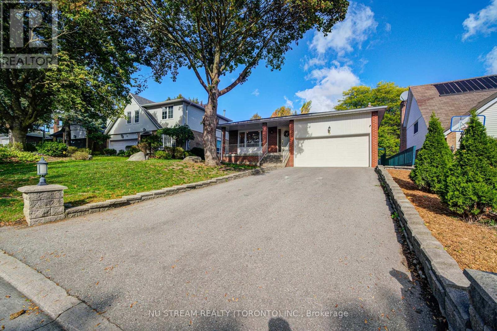 8 Hemingway Crescent, Markham, Ontario  L3R 2A4 - Photo 2 - N12453307