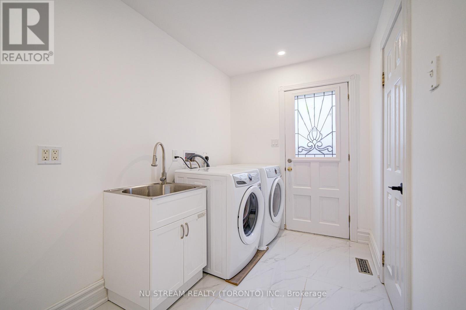 8 Hemingway Crescent, Markham, Ontario  L3R 2A4 - Photo 23 - N12453307
