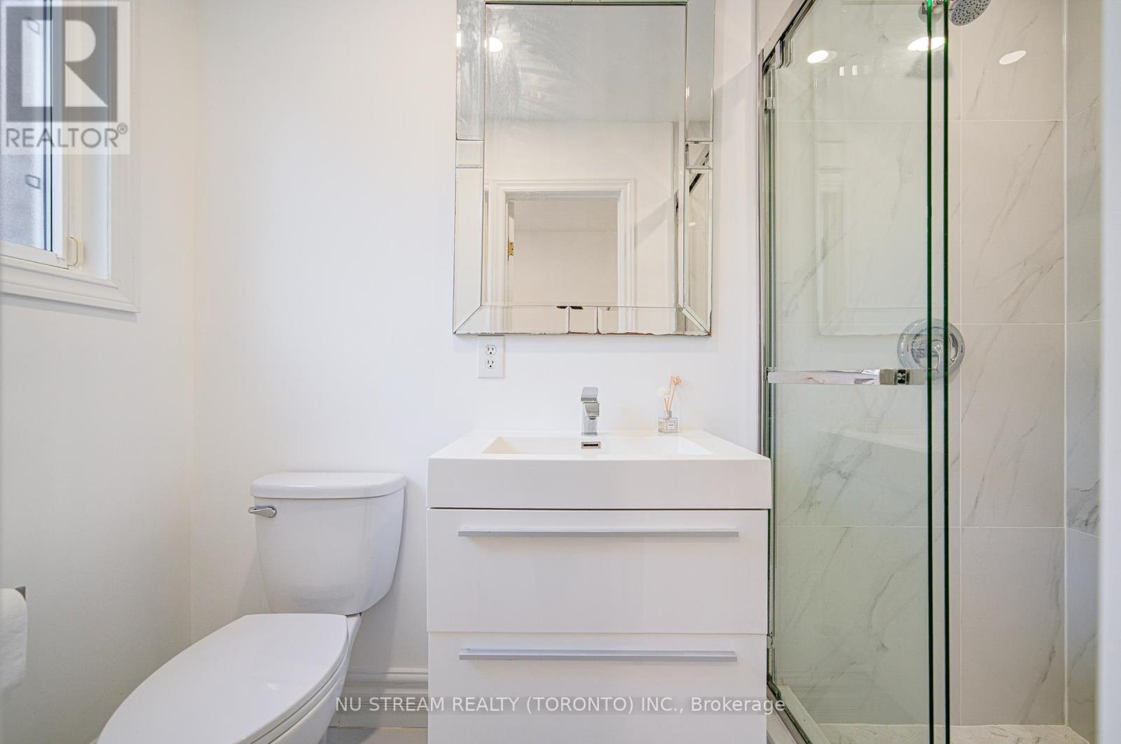 8 Hemingway Crescent, Markham, Ontario  L3R 2A4 - Photo 24 - N12453307