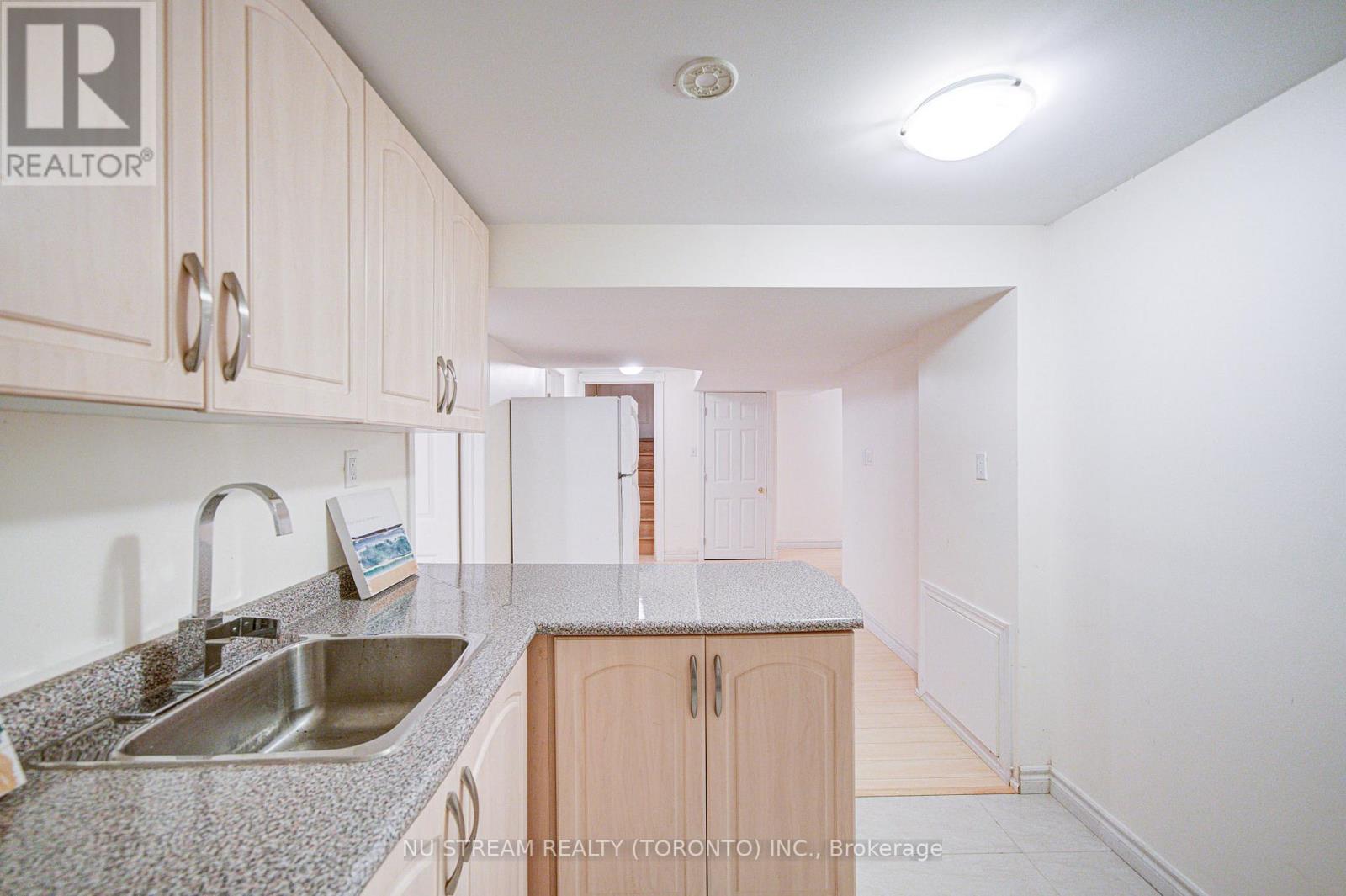 8 Hemingway Crescent, Markham, Ontario  L3R 2A4 - Photo 28 - N12453307
