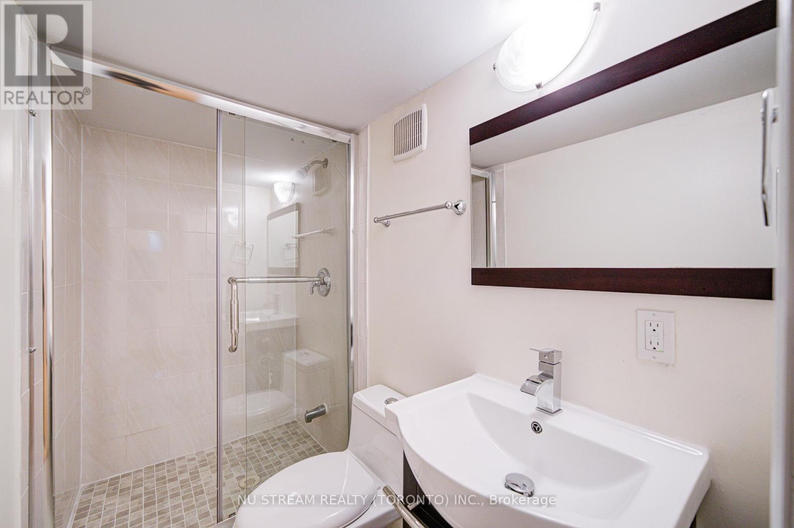 8 Hemingway Crescent, Markham, Ontario  L3R 2A4 - Photo 31 - N12453307