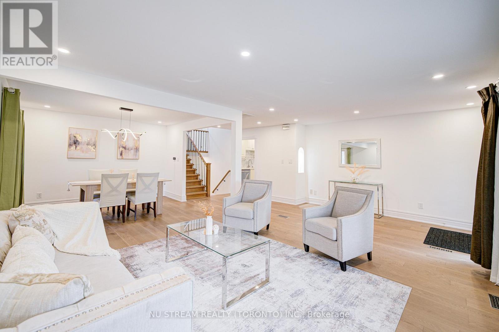 8 Hemingway Crescent, Markham, Ontario  L3R 2A4 - Photo 5 - N12453307