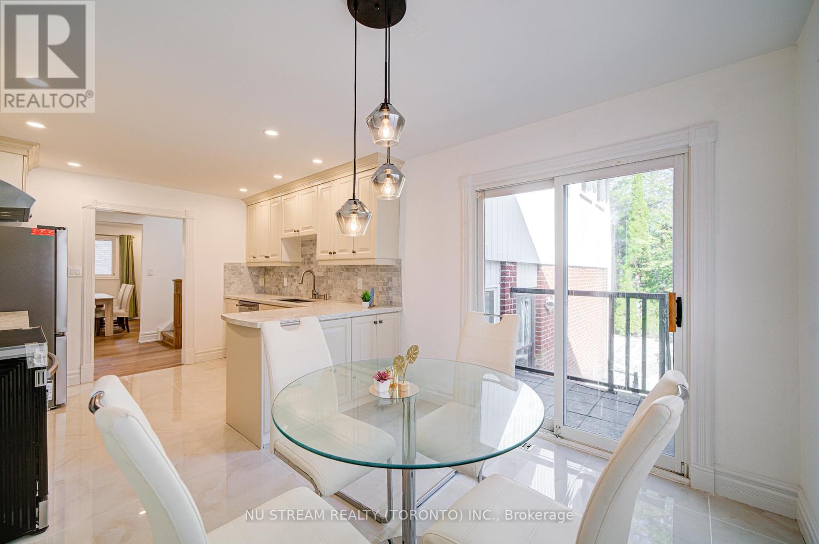 8 Hemingway Crescent, Markham, Ontario  L3R 2A4 - Photo 8 - N12453307