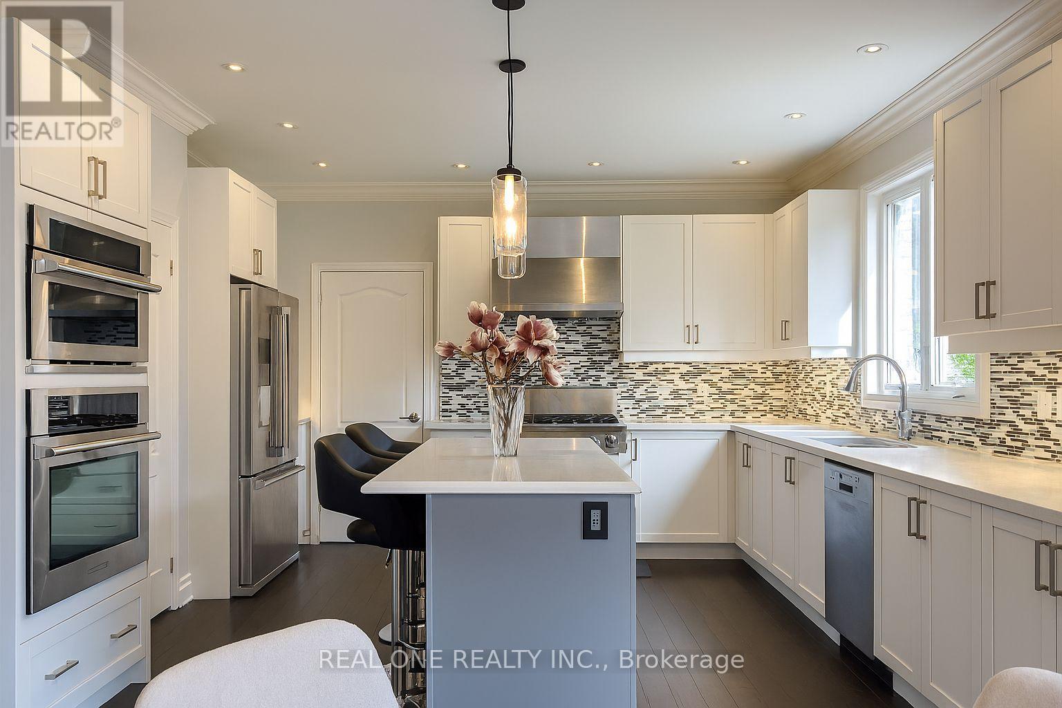 998 Wilbur Pipher Circle, Newmarket, Ontario  L3X 0G5 - Photo 11 - N12453312