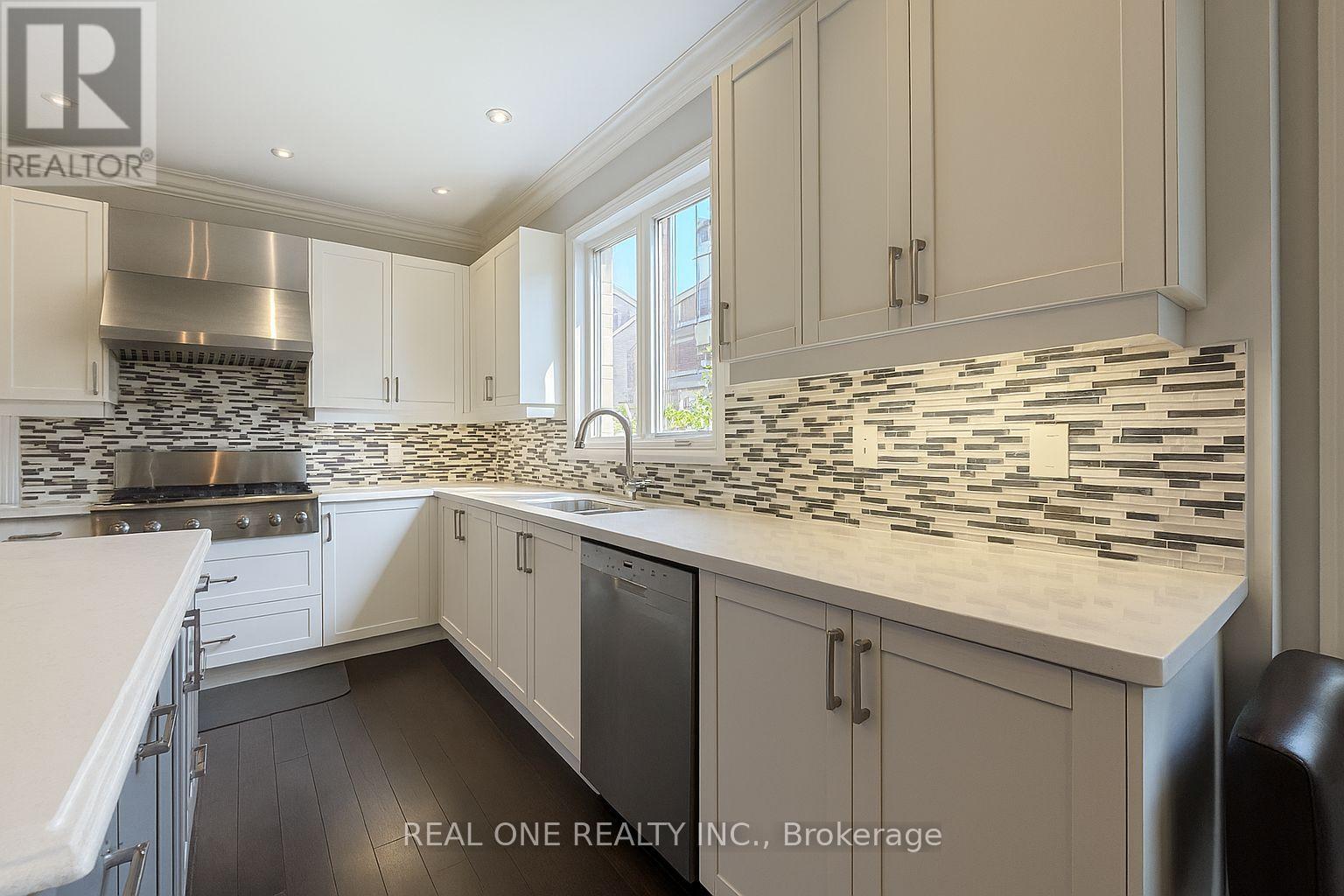 998 Wilbur Pipher Circle, Newmarket, Ontario  L3X 0G5 - Photo 12 - N12453312