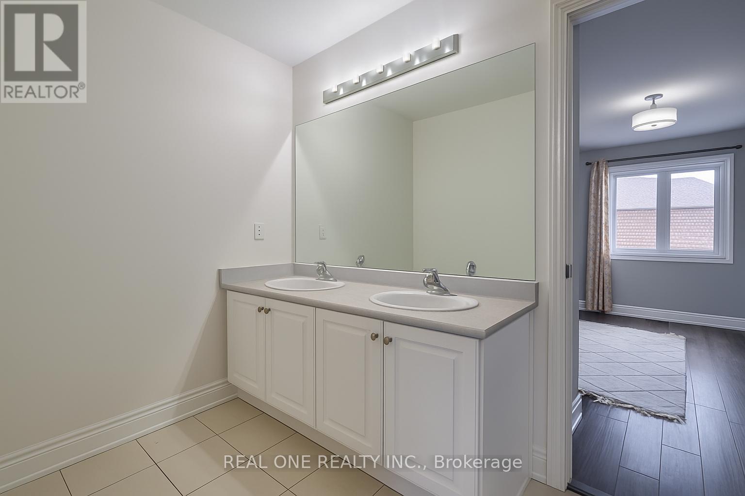 998 Wilbur Pipher Circle, Newmarket, Ontario  L3X 0G5 - Photo 22 - N12453312