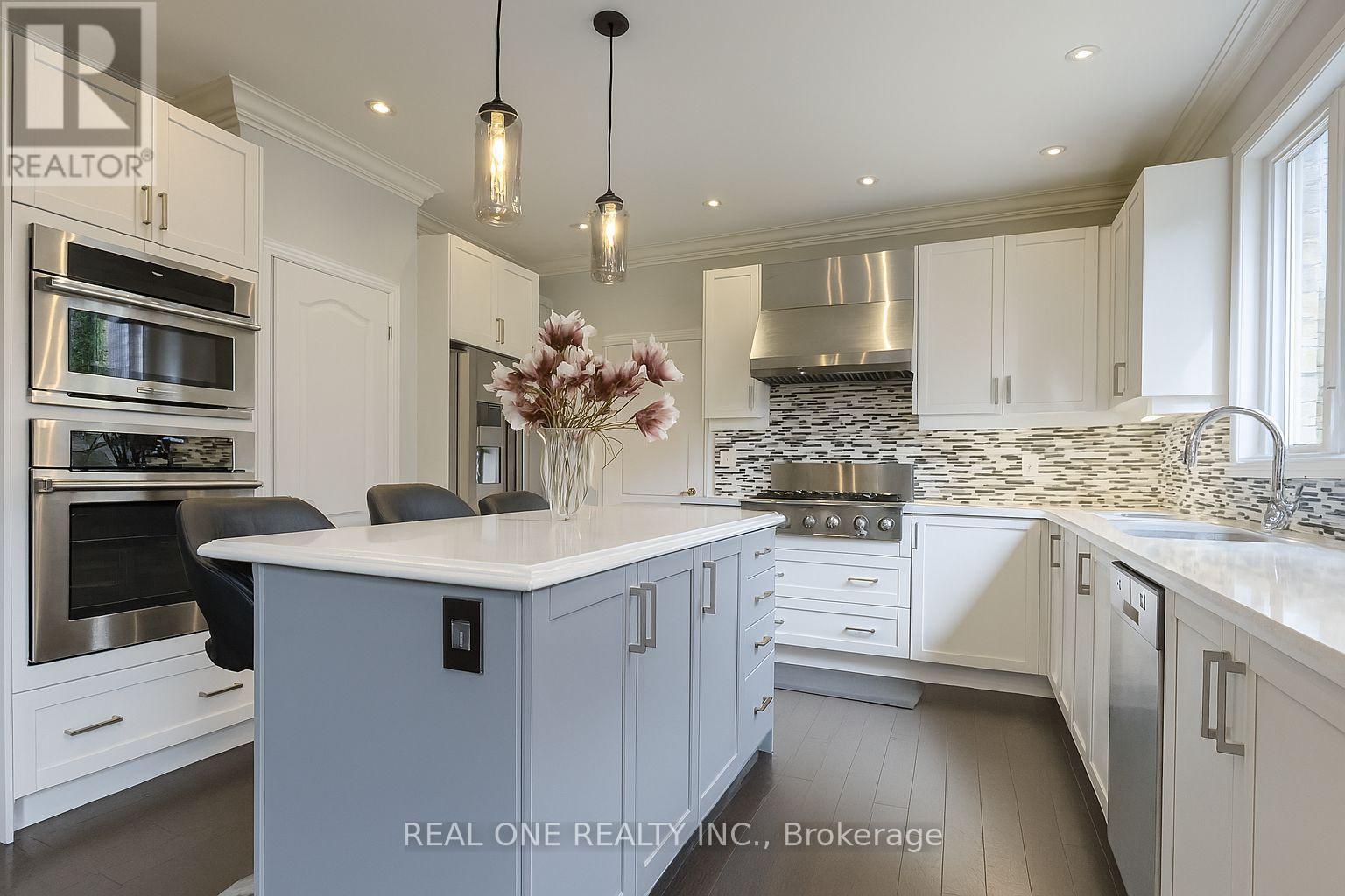 998 Wilbur Pipher Circle, Newmarket, Ontario  L3X 0G5 - Photo 7 - N12453312