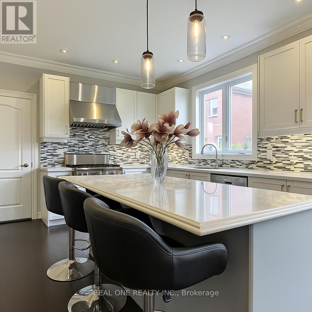 998 Wilbur Pipher Circle, Newmarket, Ontario  L3X 0G5 - Photo 8 - N12453312