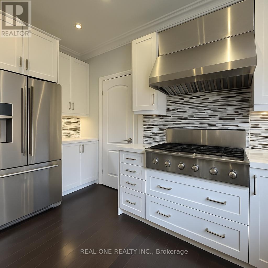 998 Wilbur Pipher Circle, Newmarket, Ontario  L3X 0G5 - Photo 9 - N12453312