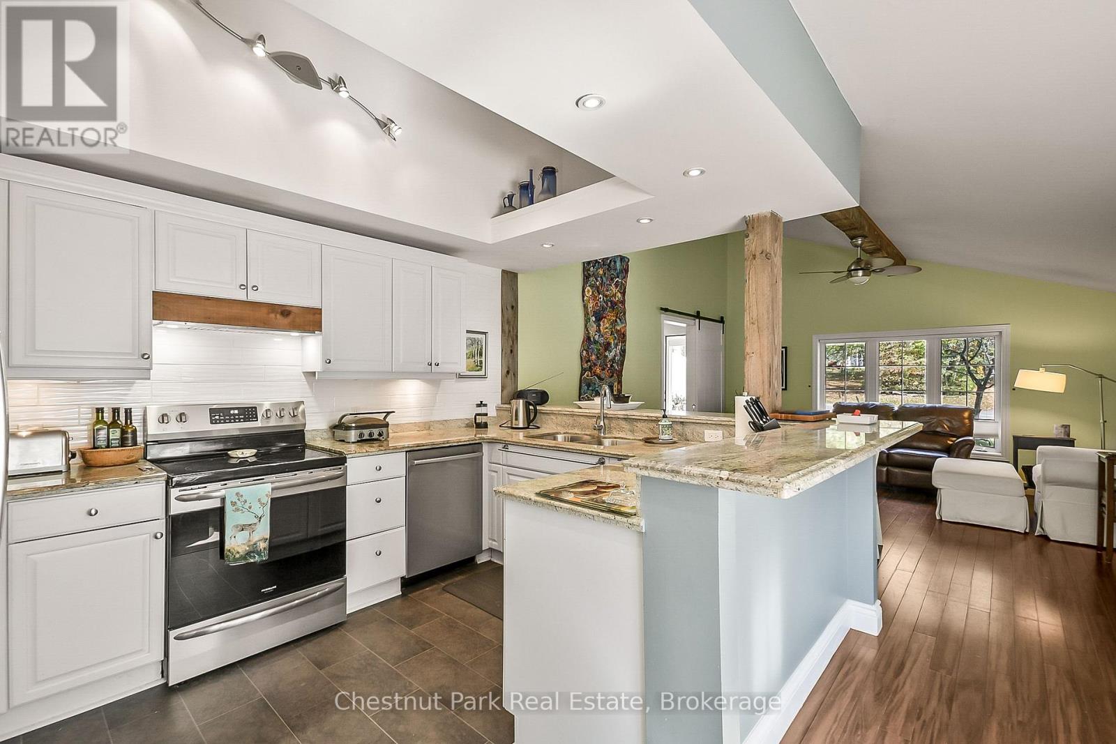 1226 Milford Bay Road, Muskoka Lakes, Ontario  P0B 1E0 - Photo 12 - X12453327