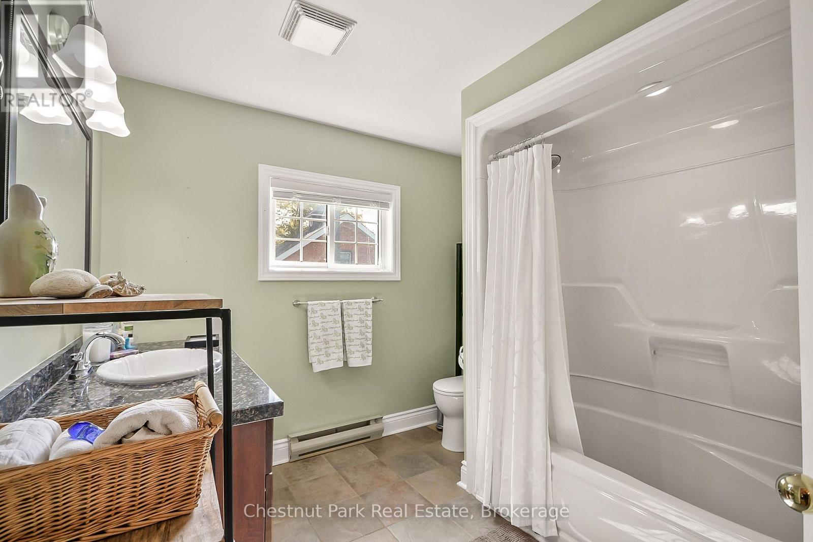 1226 Milford Bay Road, Muskoka Lakes, Ontario  P0B 1E0 - Photo 21 - X12453327