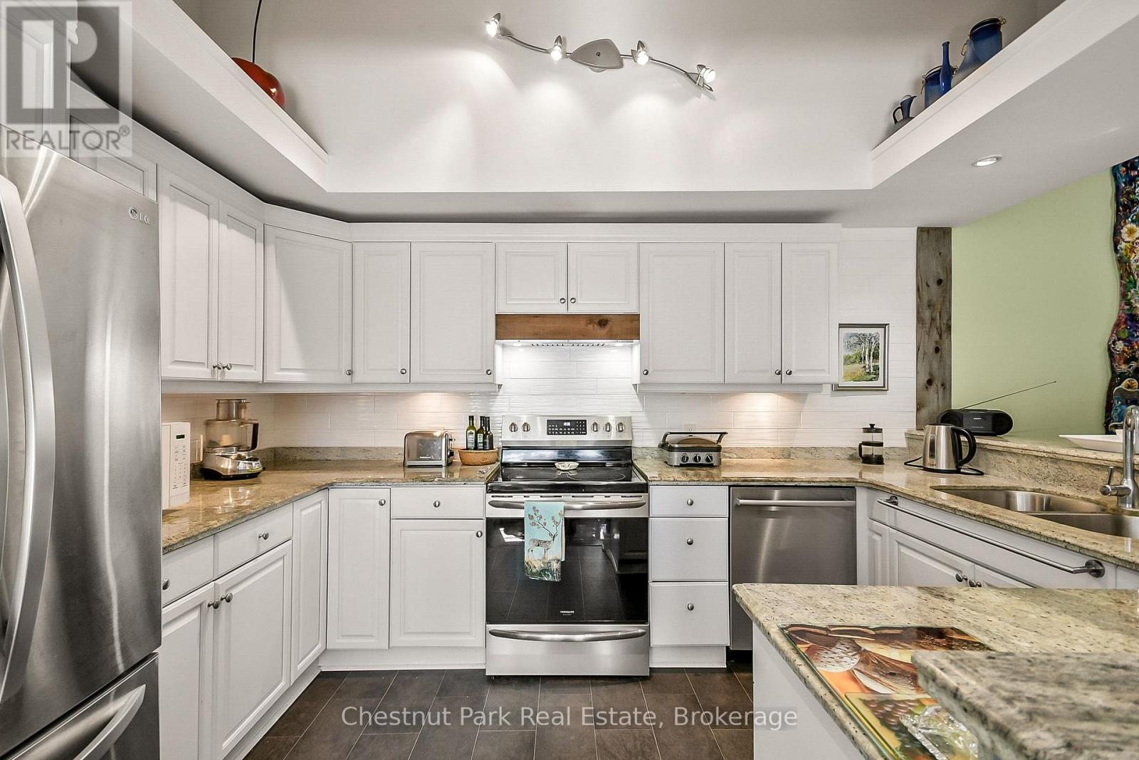 1226 Milford Bay Road, Muskoka Lakes, Ontario  P0B 1E0 - Photo 3 - X12453327