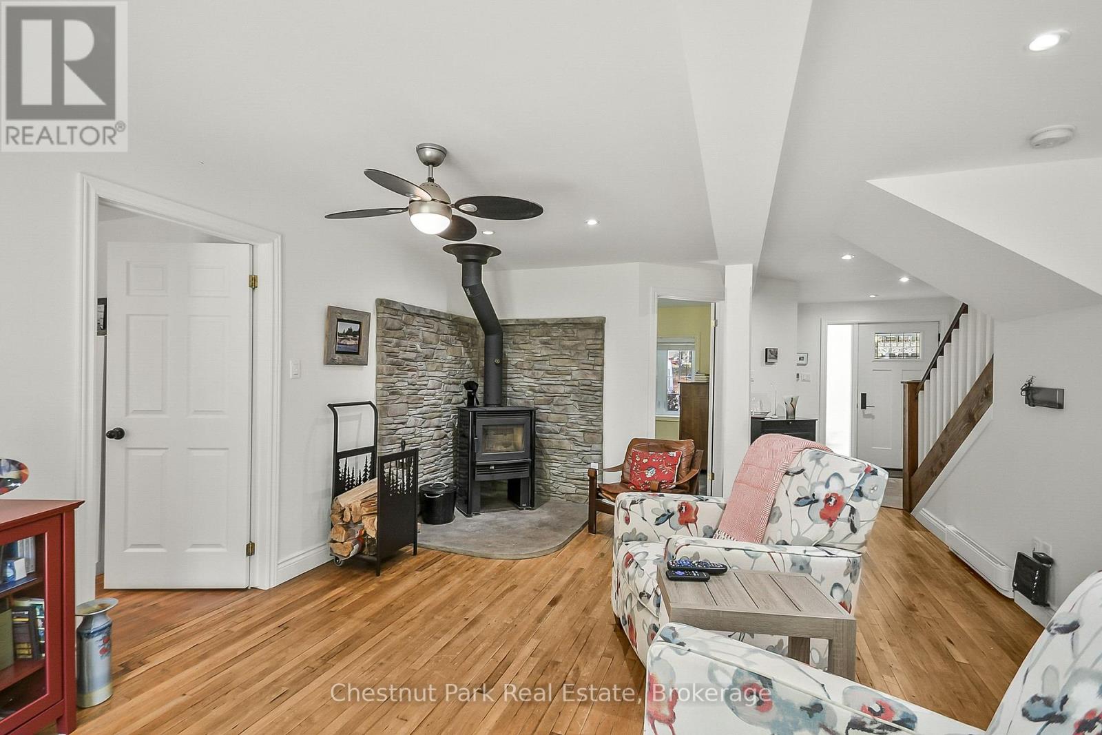 1226 Milford Bay Road, Muskoka Lakes, Ontario  P0B 1E0 - Photo 4 - X12453327