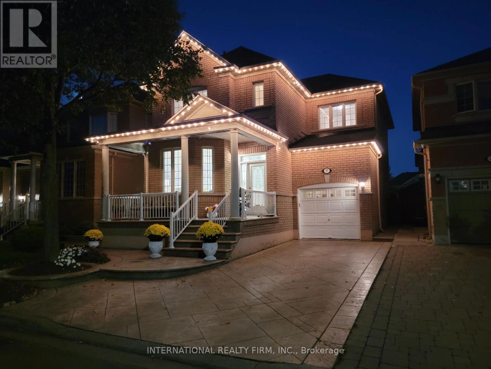 77 Saint James Avenue, Vaughan, Ontario  L4H 3E8 - Photo 2 - N12426359