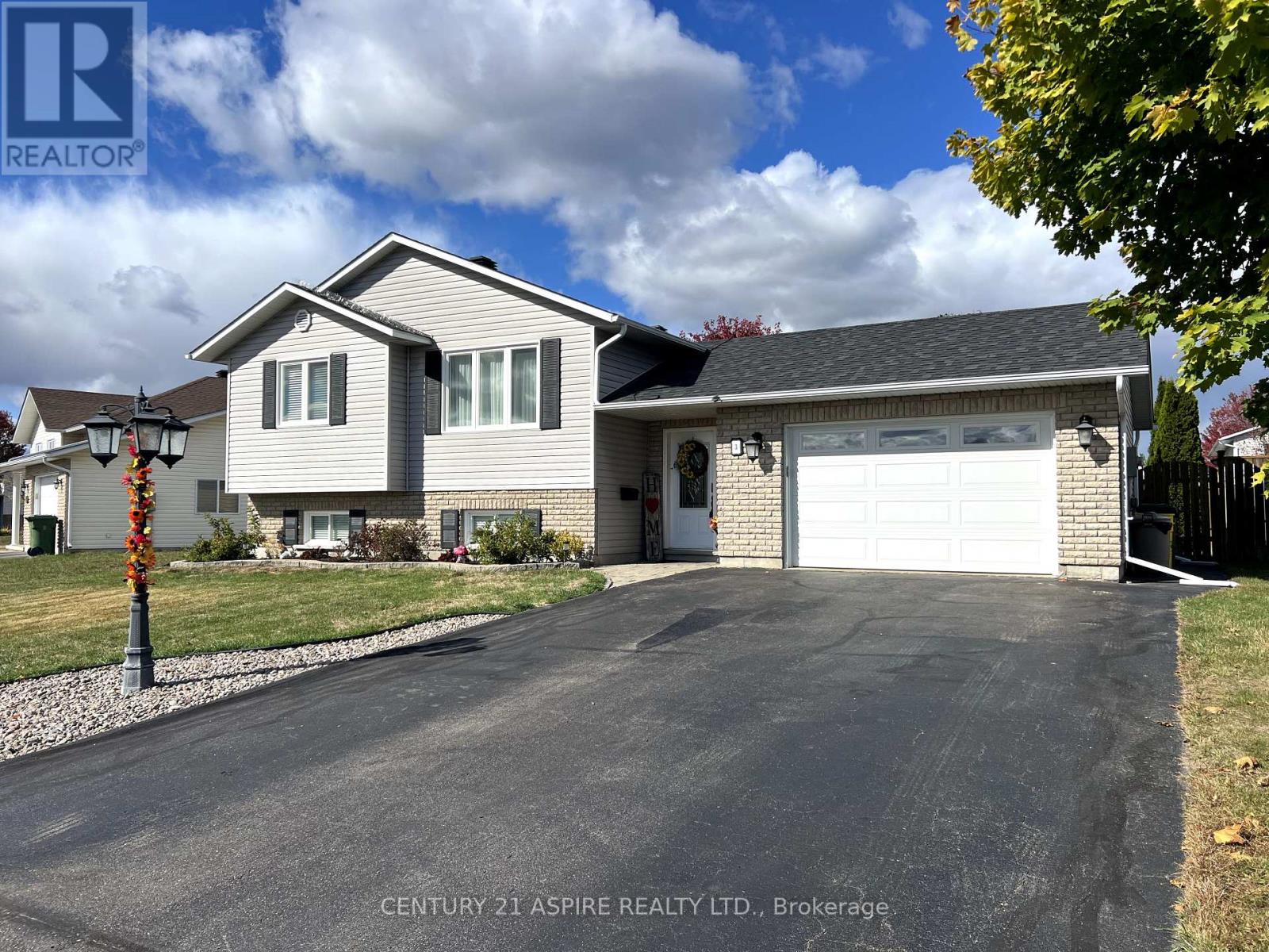 3 Morning Star Street, Petawawa, Ontario  K8H 0A1 - Photo 1 - X12453324