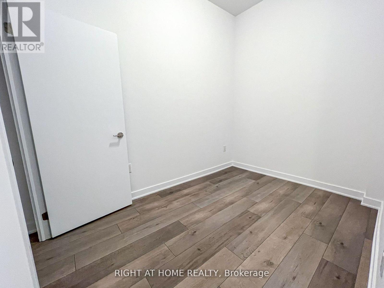 215 - 38 Honeycrisp Crescent, Vaughan, Ontario  L4K 0M8 - Photo 10 - N12448547