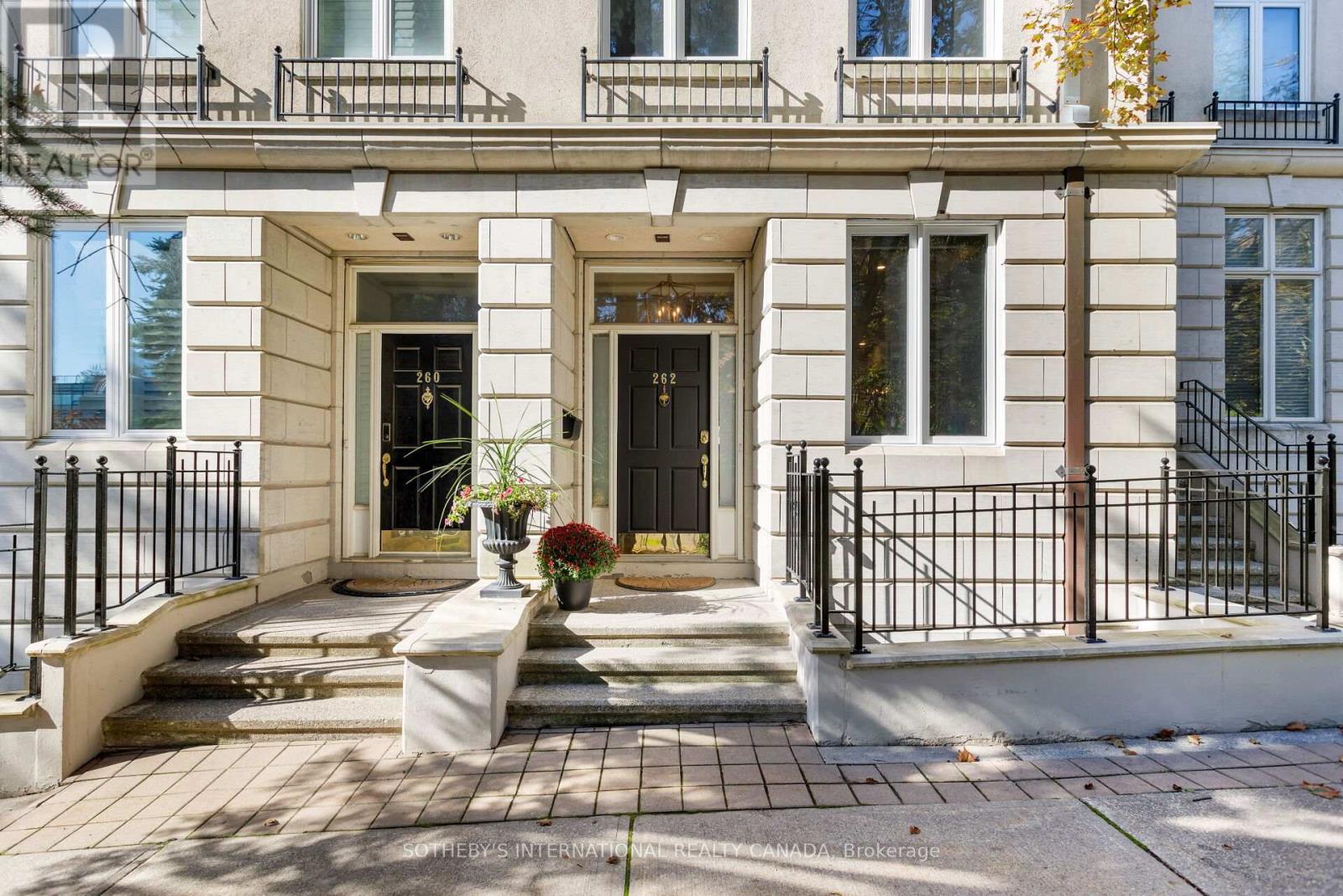 262 Spadina Road, Toronto, Ontario  M5R 2V1 - Photo 3 - C12453314