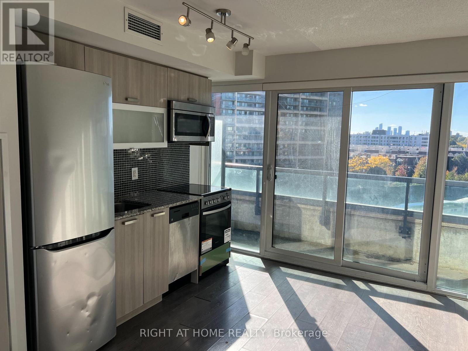 817 - 36 LISGAR STREET, Toronto, Ontario