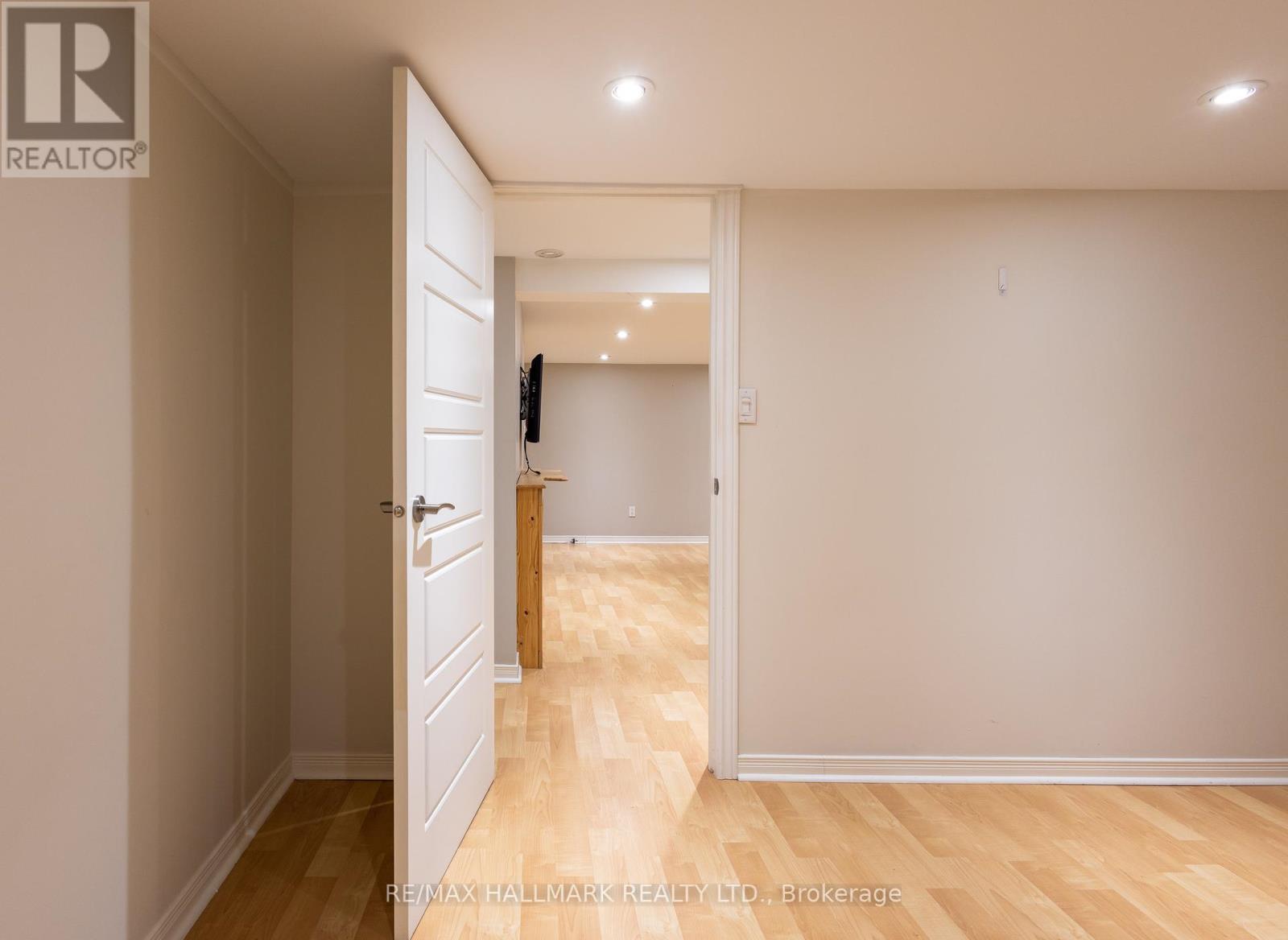 Lower - 96 Glen Davis Crescent, Toronto, Ontario  M4E 1X5 - Photo 10 - E12453338
