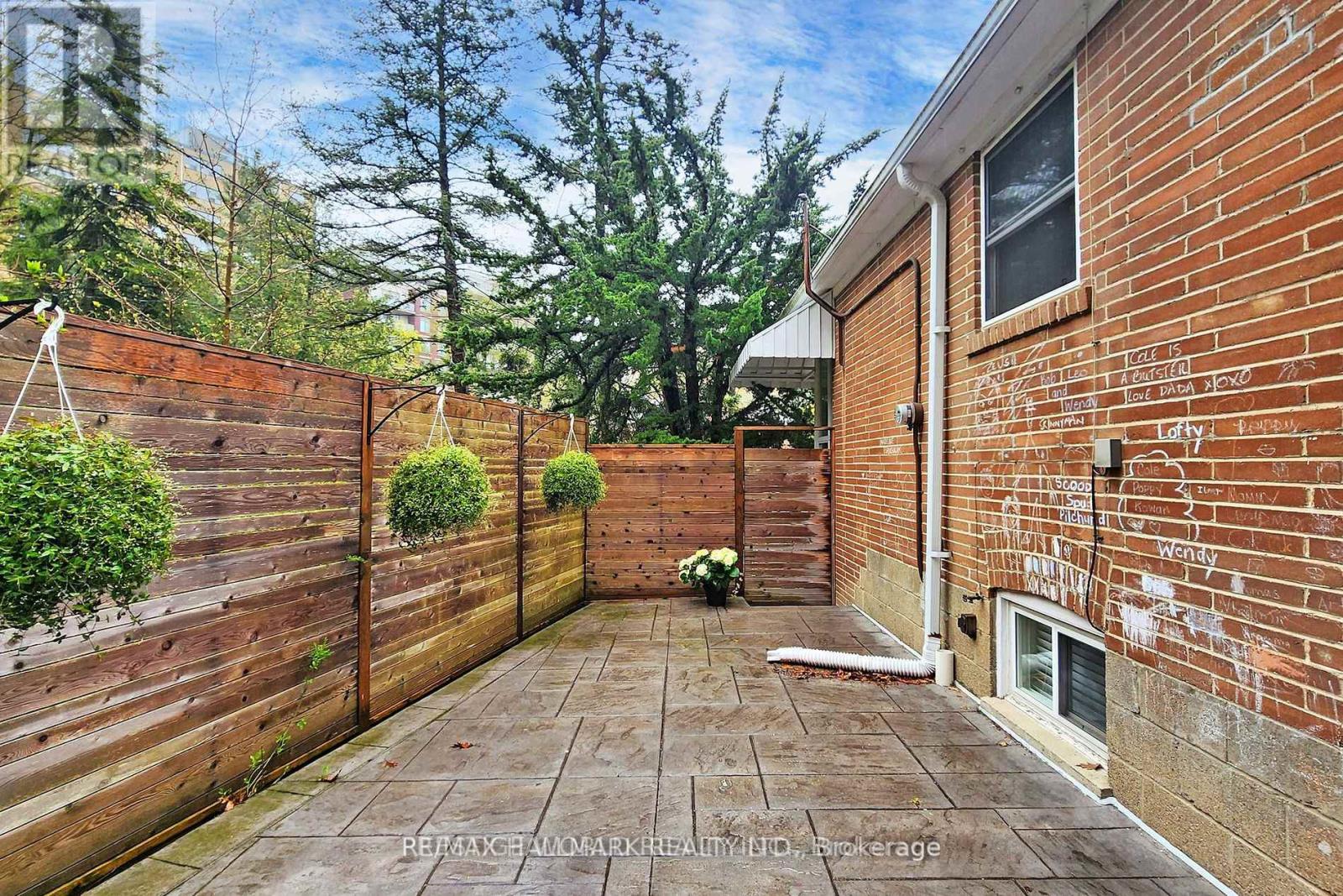 Lower - 96 Glen Davis Crescent, Toronto, Ontario  M4E 1X5 - Photo 2 - E12453338