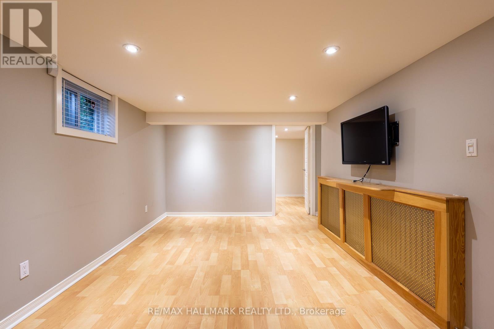 Lower - 96 Glen Davis Crescent, Toronto, Ontario  M4E 1X5 - Photo 8 - E12453338