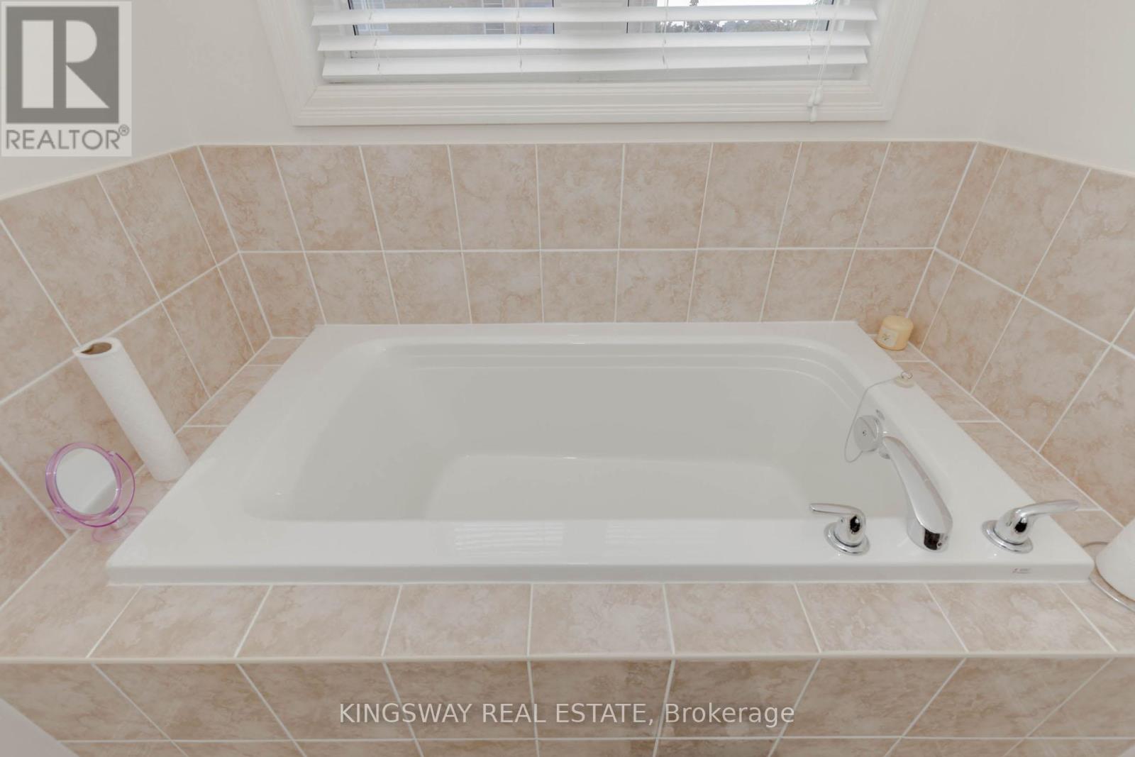 197 Ken Laushway Avenue, Whitchurch-Stouffville, Ontario  L4A 0S6 - Photo 14 - N12453317