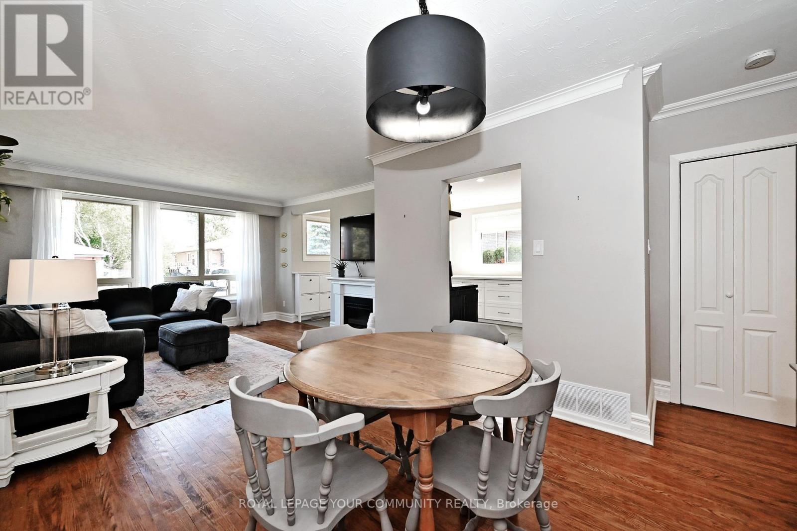 62 Haida Drive, Aurora, Ontario  L4G 3C8 - Photo 11 - N12453335