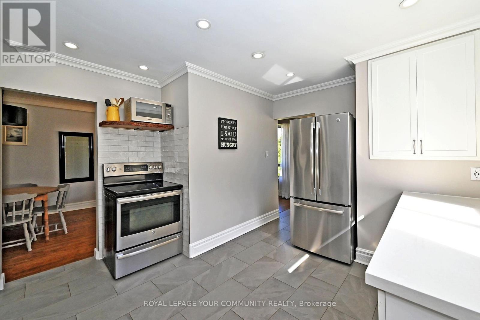 62 Haida Drive, Aurora, Ontario  L4G 3C8 - Photo 18 - N12453335