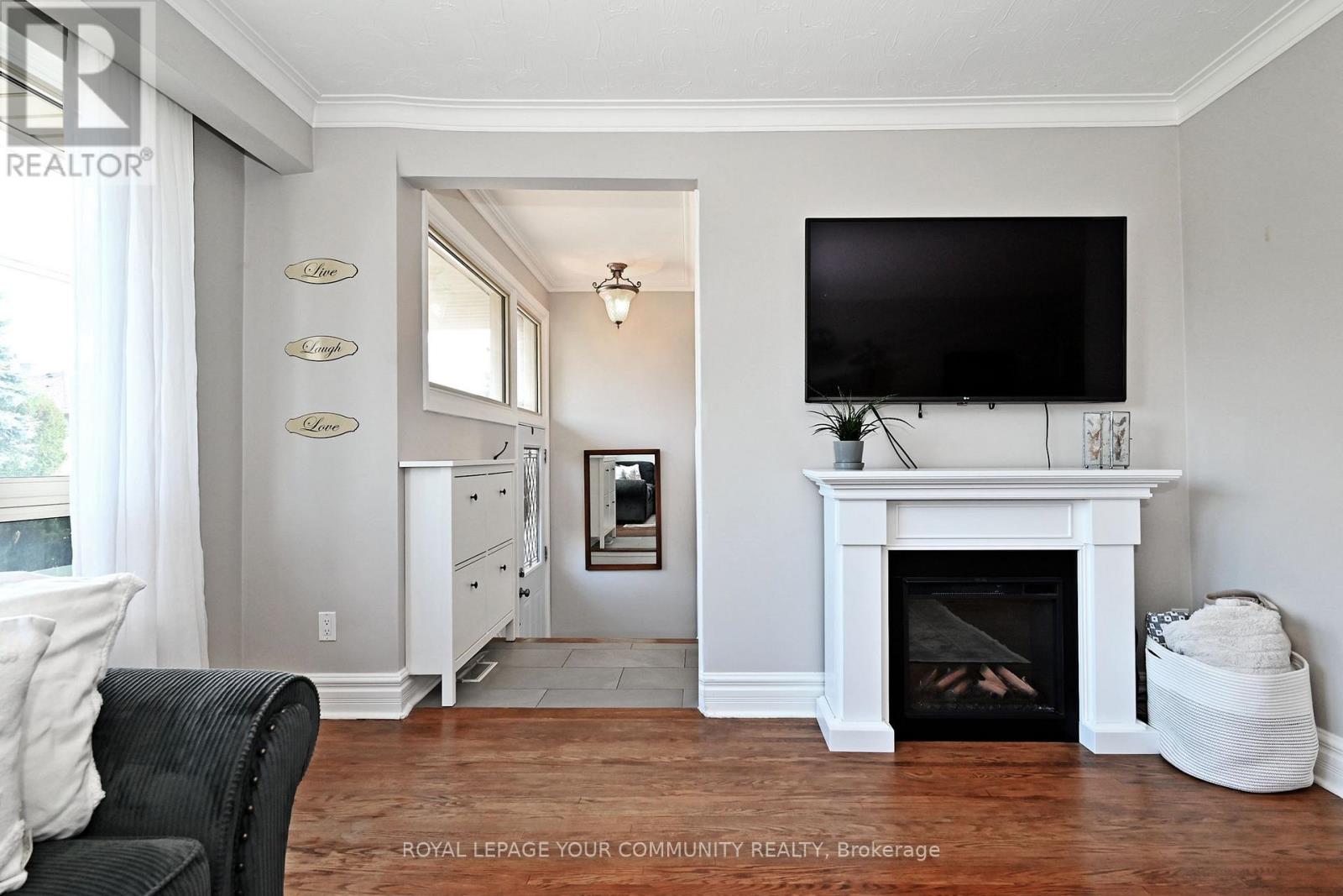 62 Haida Drive, Aurora, Ontario  L4G 3C8 - Photo 4 - N12453335