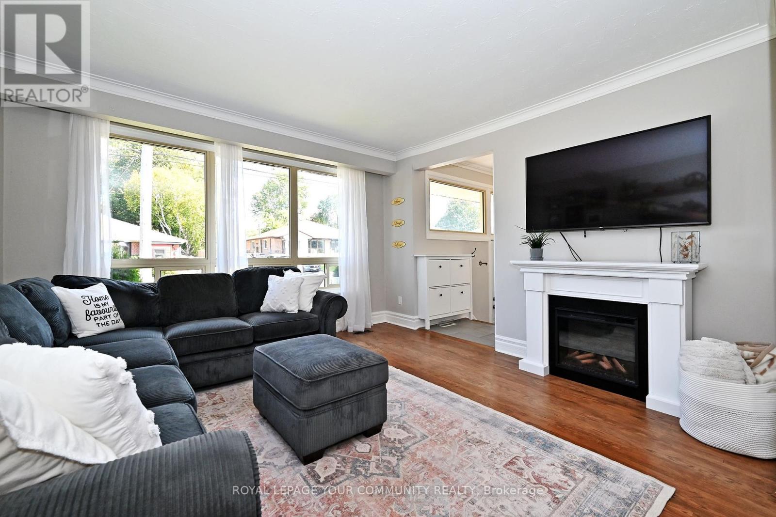 62 Haida Drive, Aurora, Ontario  L4G 3C8 - Photo 7 - N12453335