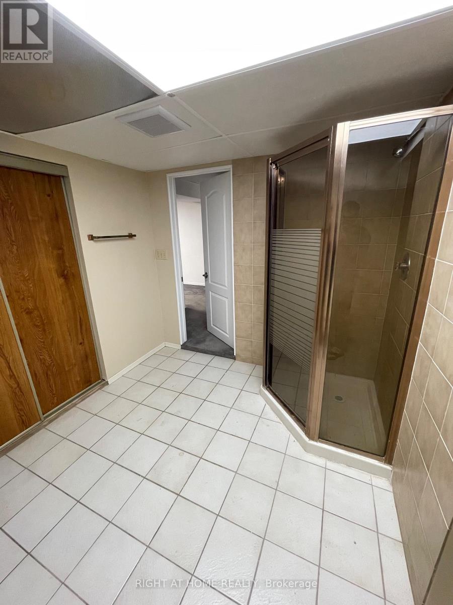 1382 Gainsborough Drive, Oakville, Ontario  L6H 2H6 - Photo 15 - W12453318