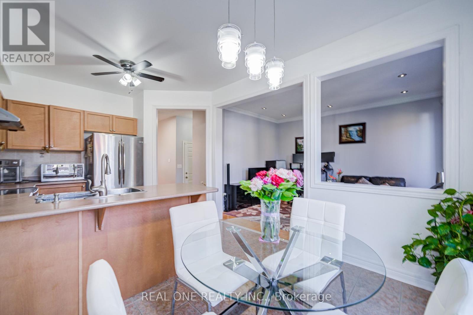 149 Paris Street, Mississauga, Ontario  L4Z 4H6 - Photo 11 - W12453321