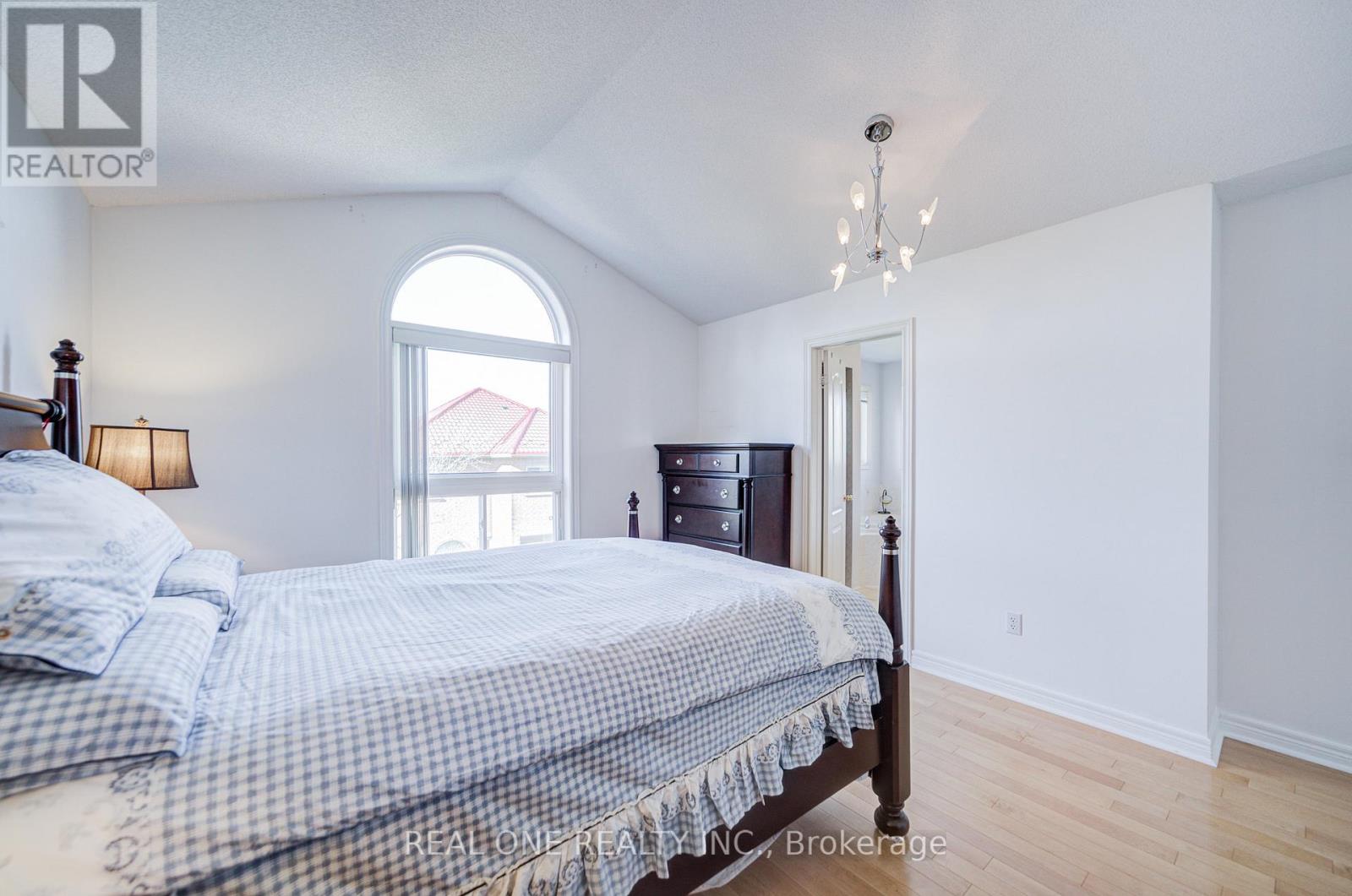 149 Paris Street, Mississauga, Ontario  L4Z 4H6 - Photo 21 - W12453321