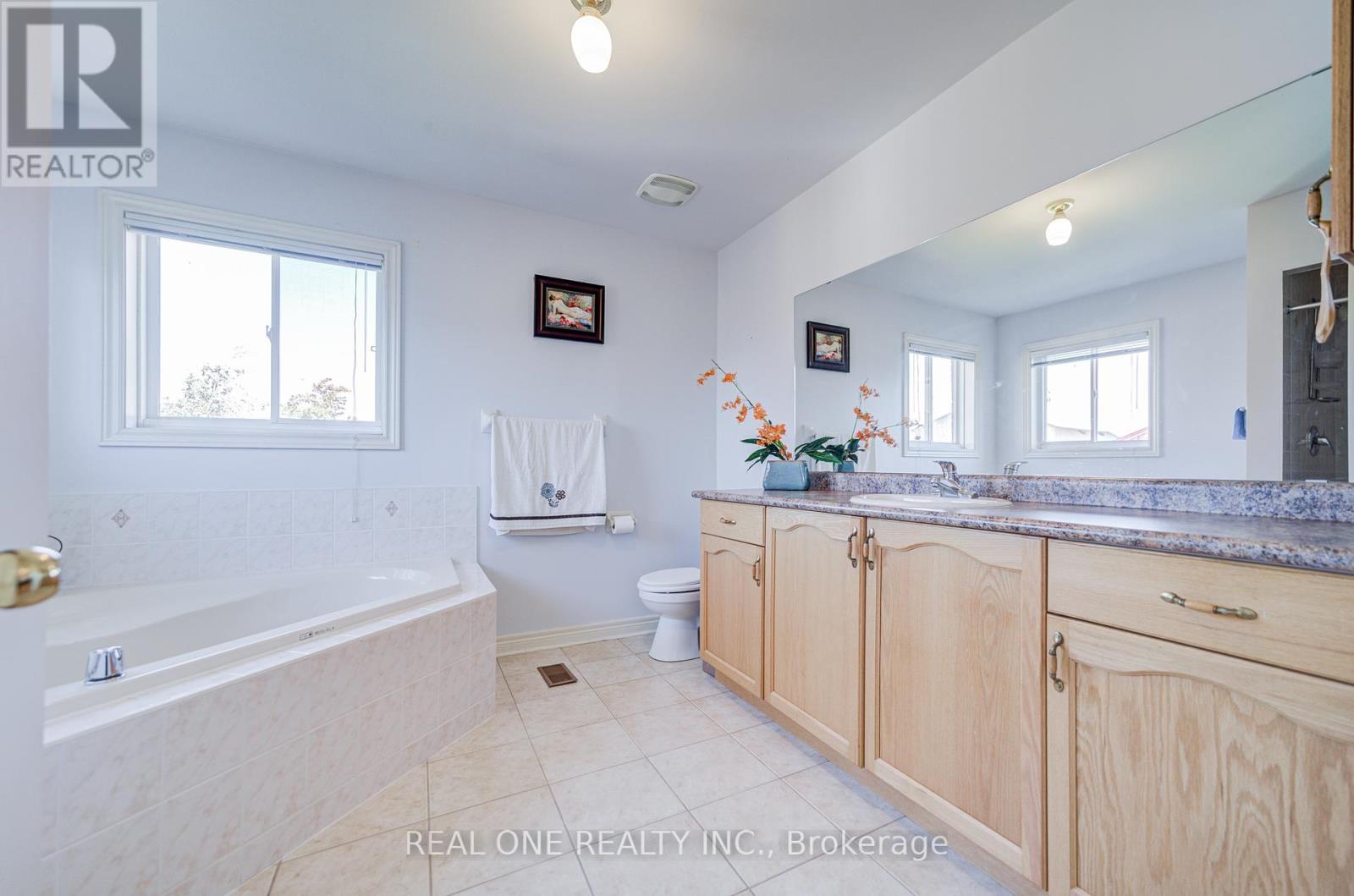 149 Paris Street, Mississauga, Ontario  L4Z 4H6 - Photo 22 - W12453321