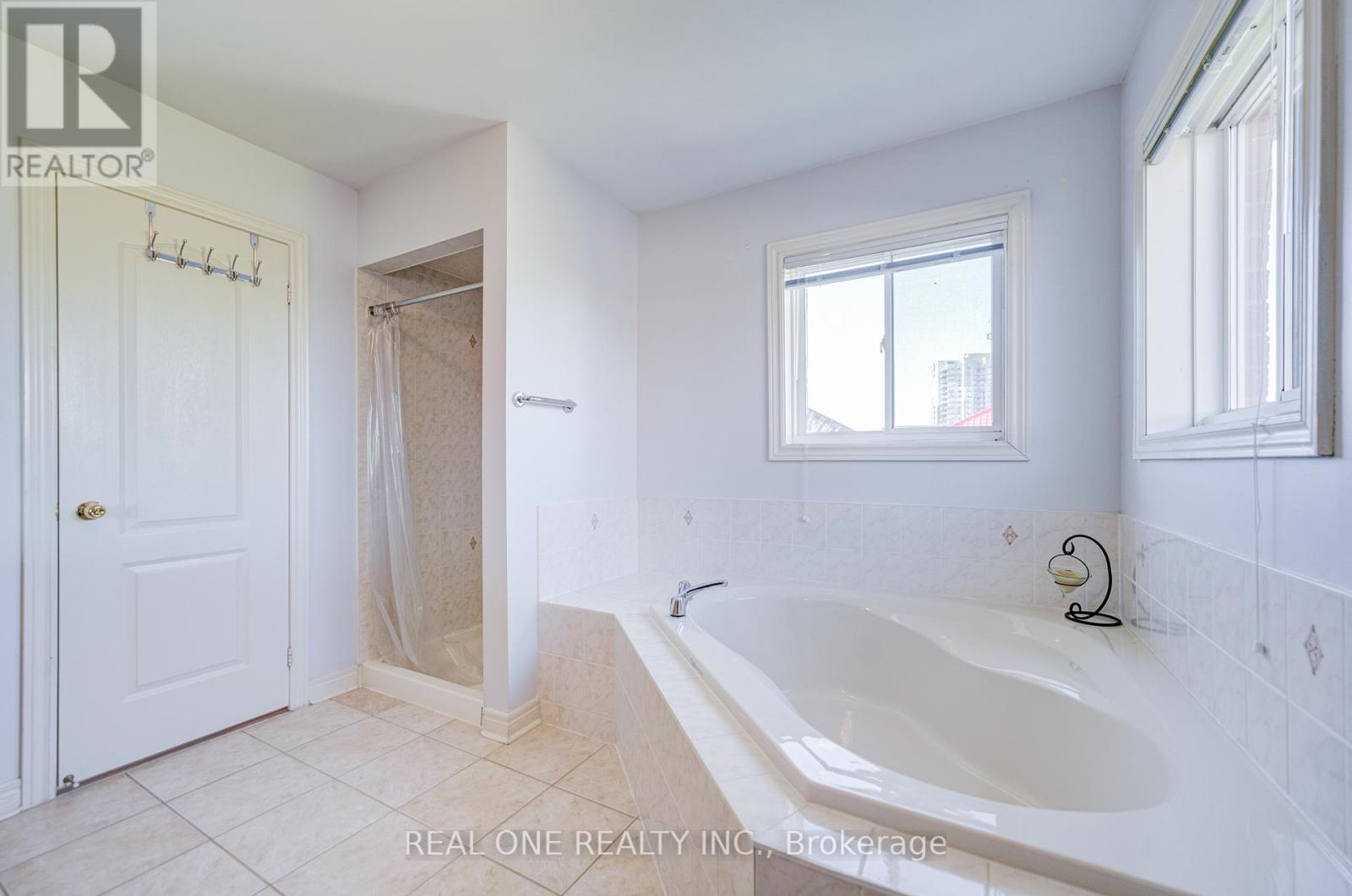 149 Paris Street, Mississauga, Ontario  L4Z 4H6 - Photo 23 - W12453321