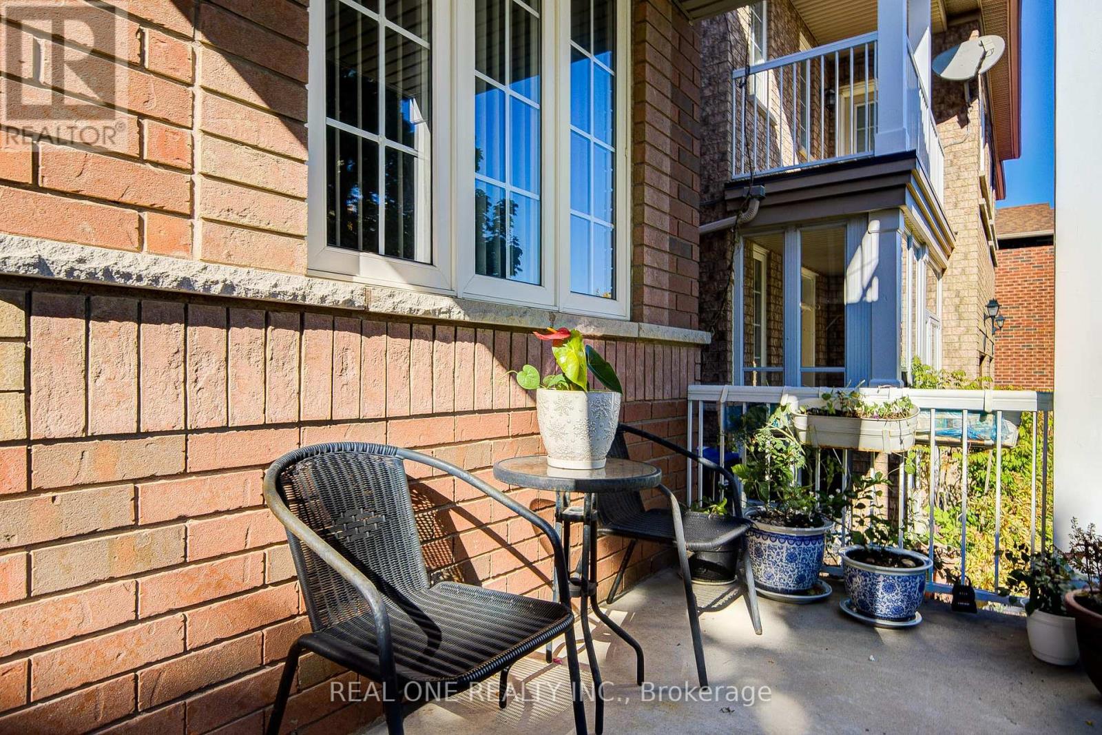 149 Paris Street, Mississauga, Ontario  L4Z 4H6 - Photo 3 - W12453321