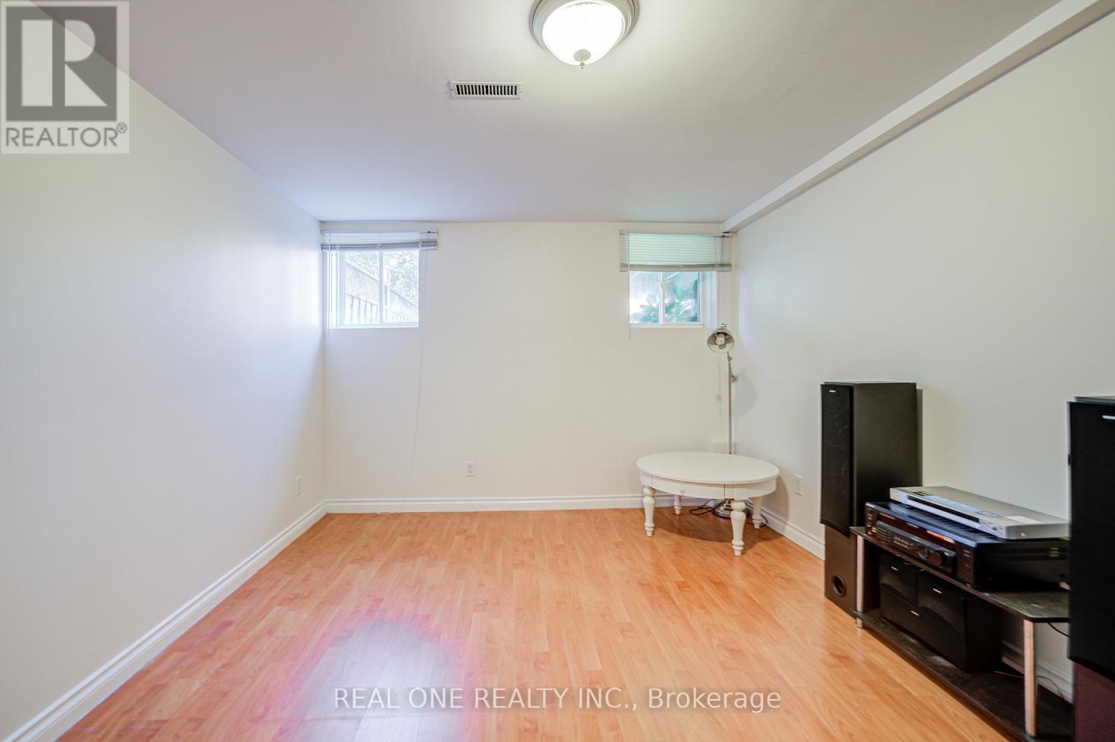 149 Paris Street, Mississauga, Ontario  L4Z 4H6 - Photo 36 - W12453321