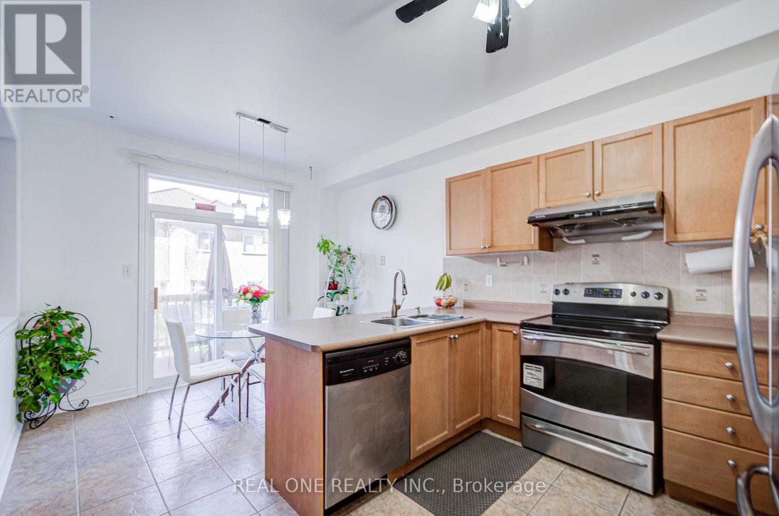 149 Paris Street, Mississauga, Ontario  L4Z 4H6 - Photo 9 - W12453321