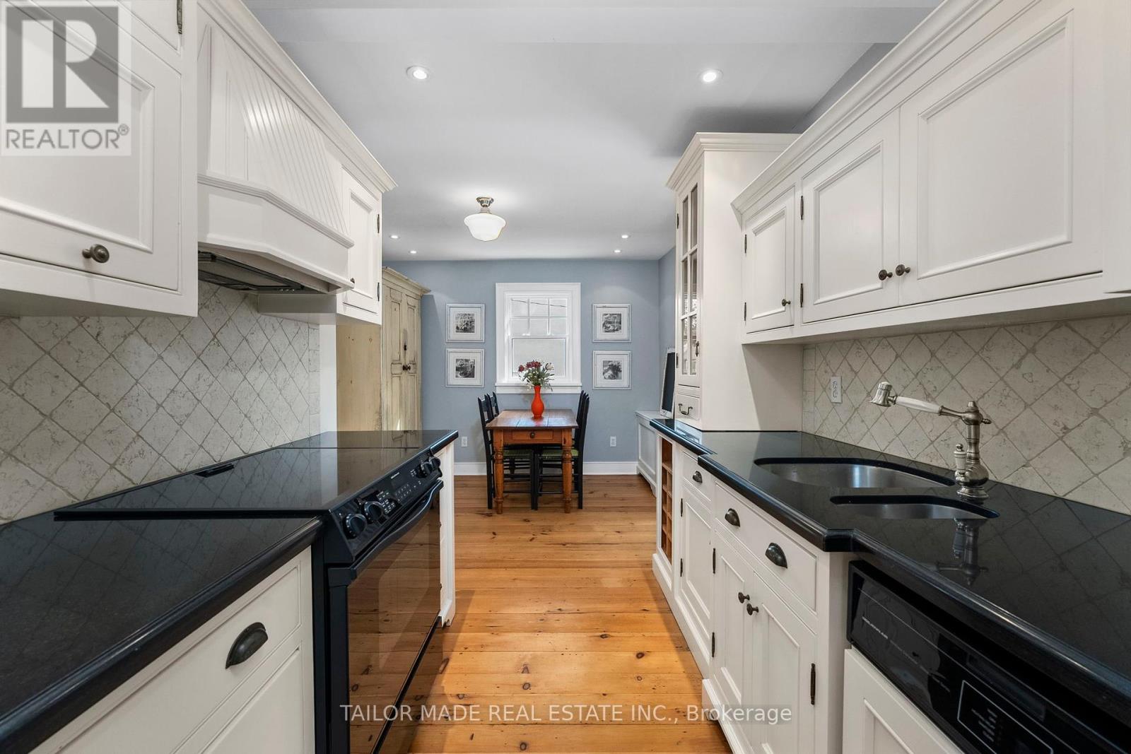19 Isabella Street, Brampton, Ontario  L6X 1P4 - Photo 10 - W12453326