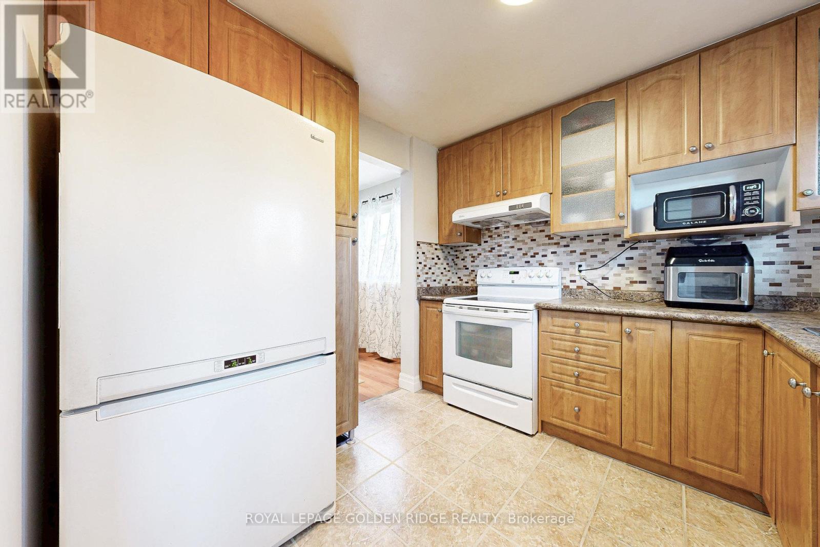 24 Hillbank Trail, Brampton, Ontario  L6S 1P6 - Photo 10 - W12453330