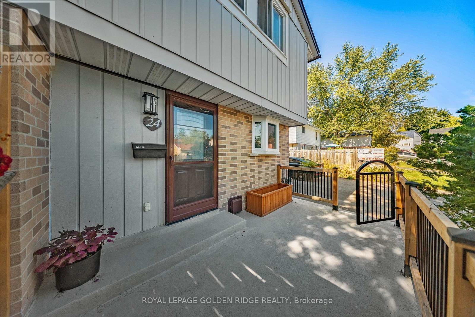 24 Hillbank Trail, Brampton, Ontario  L6S 1P6 - Photo 3 - W12453330