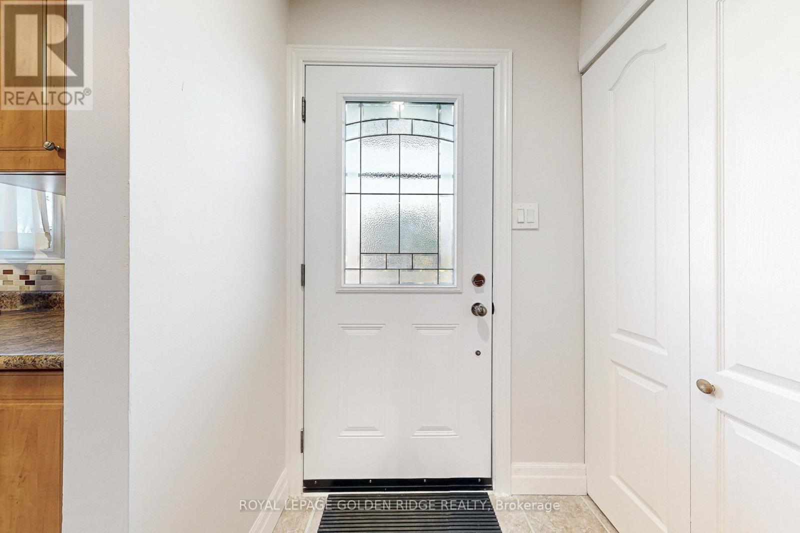 24 Hillbank Trail, Brampton, Ontario  L6S 1P6 - Photo 5 - W12453330