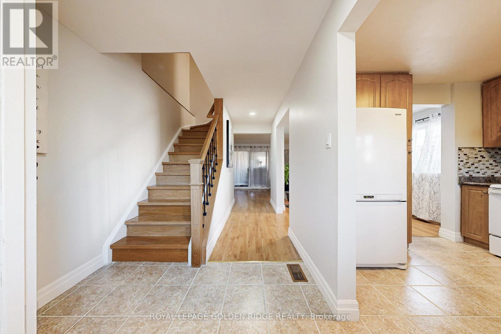 24 Hillbank Trail, Brampton, Ontario  L6S 1P6 - Photo 6 - W12453330