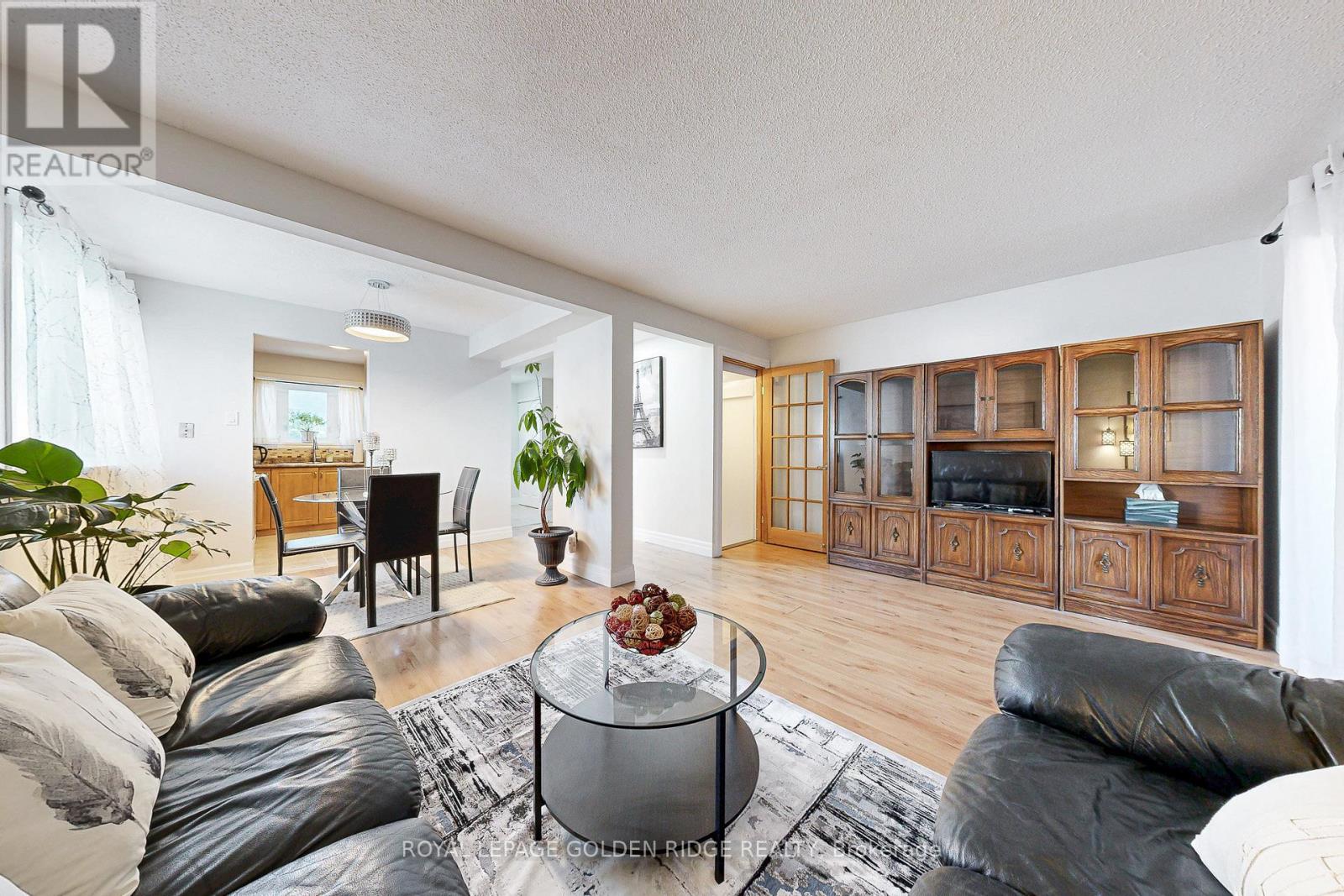 24 Hillbank Trail, Brampton, Ontario  L6S 1P6 - Photo 7 - W12453330