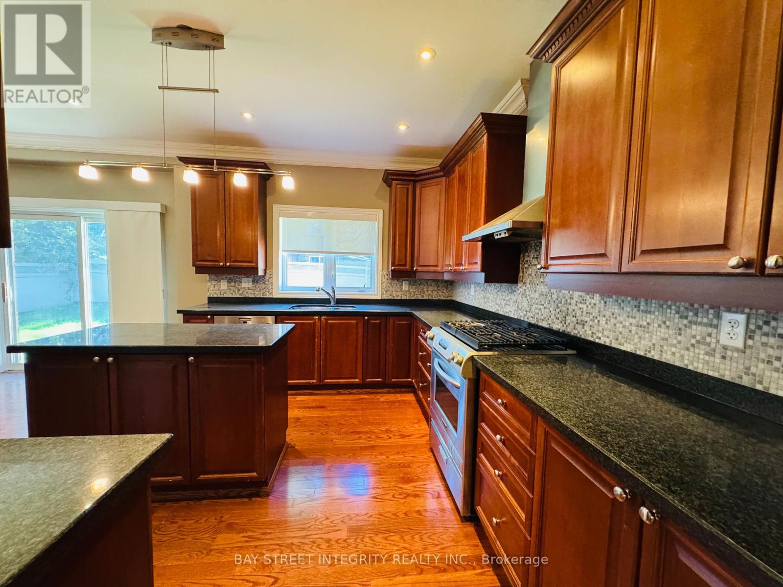 2449 Tesla Crescent, Oakville, Ontario  L6H 7T6 - Photo 10 - W12453332