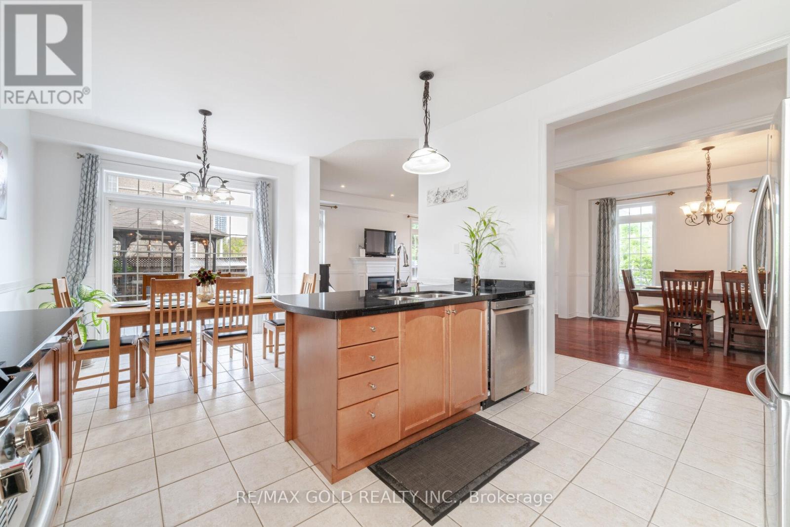 16 Larkberry Road, Brampton, Ontario  L6X 0R7 - Photo 19 - W12453339