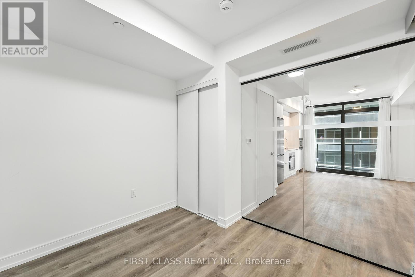 1115 - 1 Jarvis Street, Hamilton, Ontario  L8R 3J2 - Photo 10 - X12453322