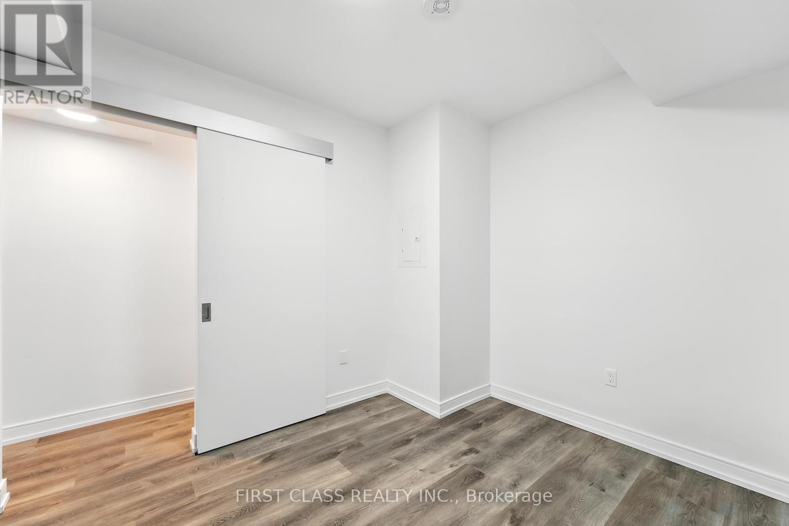 1115 - 1 Jarvis Street, Hamilton, Ontario  L8R 3J2 - Photo 11 - X12453322