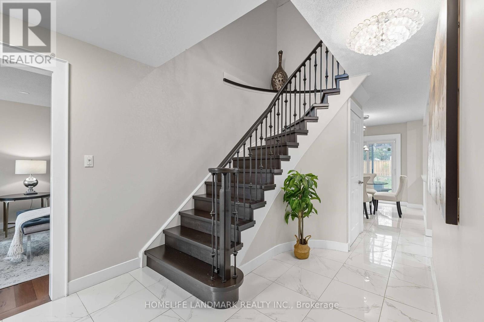 15 Anita Court, Hamilton, Ontario  L8W 3A5 - Photo 4 - X12453343