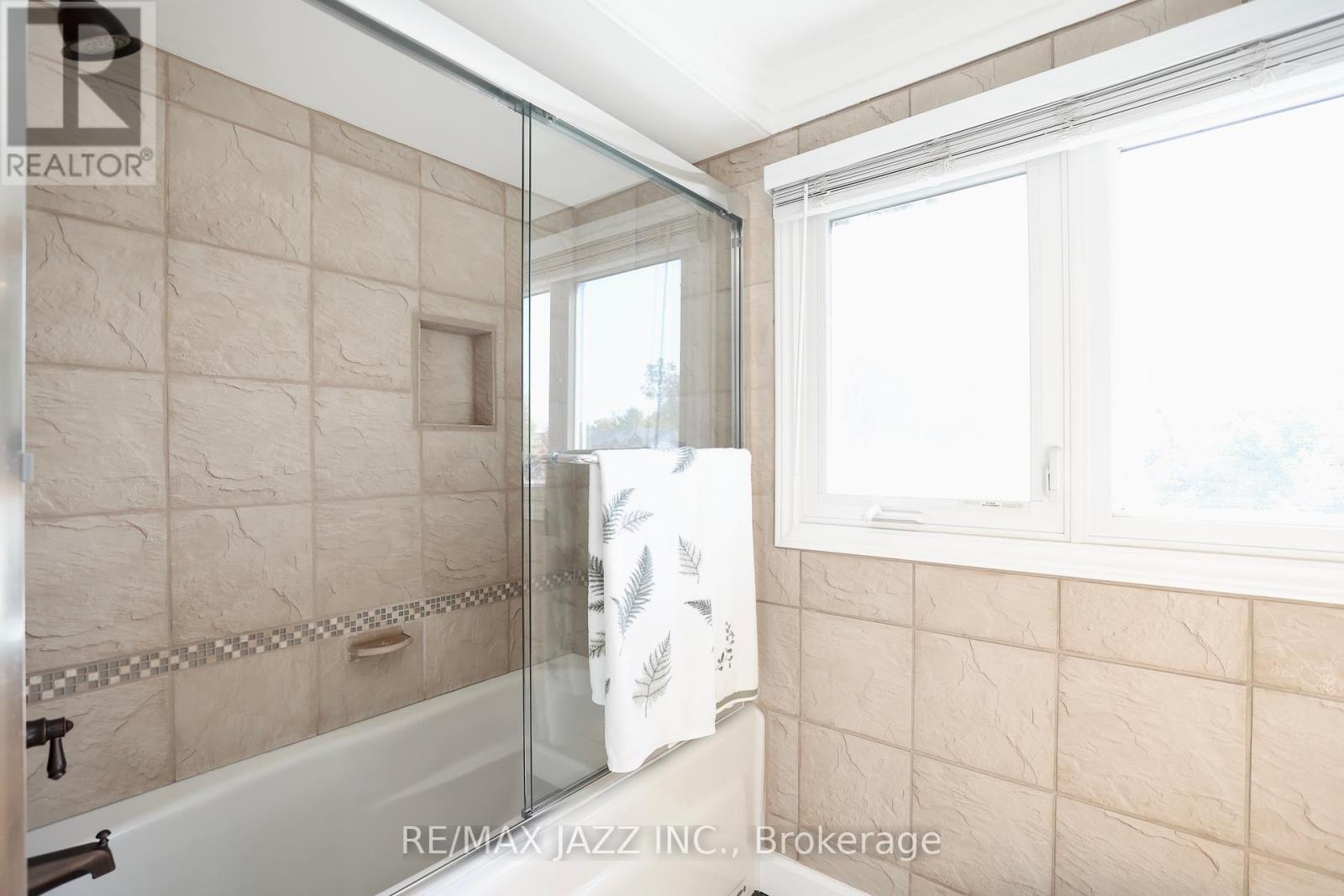 97 Stuart Road, Clarington, Ontario  L1E 2A2 - Photo 10 - E12453351